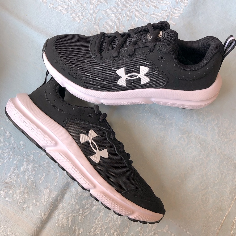 Under Armour BGS Assert 10 Boys Sneaker size 6